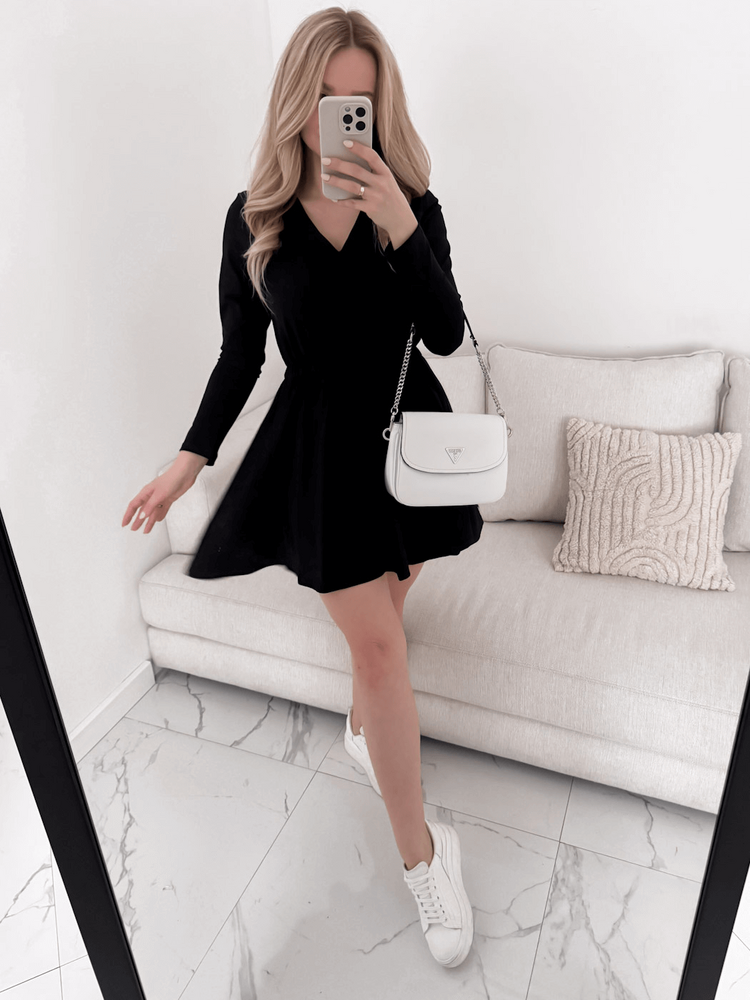 LORI - ROZKLOSZOWANA SUKIENKA MINI CZARNA